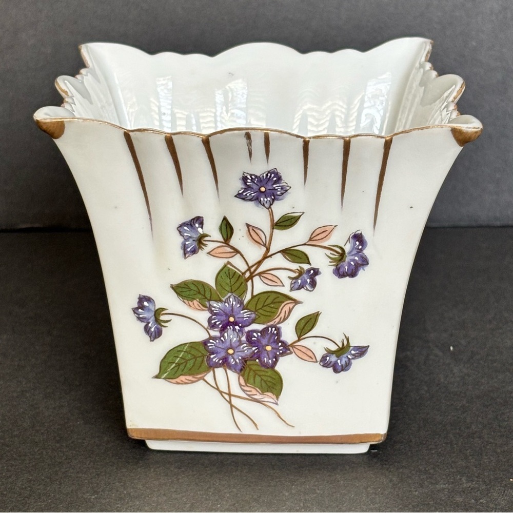 Vintage LEFTON Vase Planter White Bisque Hand Painted Scalloped Gold Edge 50’s - Picture 4 of 6